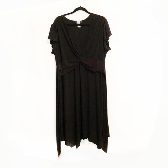 Dresses & Skirts - FLOWY Plus Size Flowy Black Dress 22/24